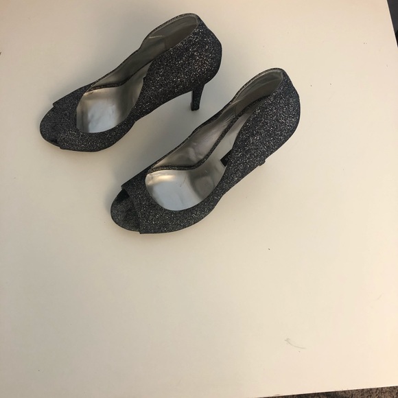 Shoes - Picture 3 of 5